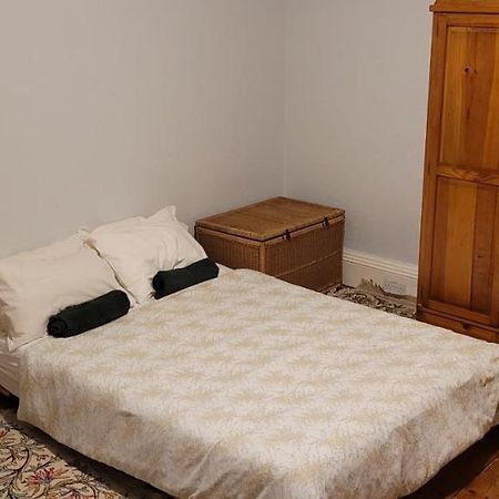 City Centre Flat - Sleep Upto 4 Edinburgh Bagian luar foto