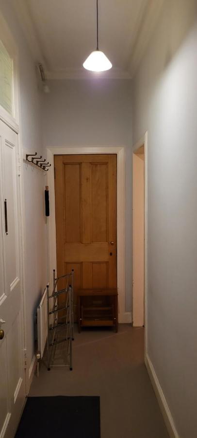 City Centre Flat - Sleep Upto 4 Edinburgh Bagian luar foto