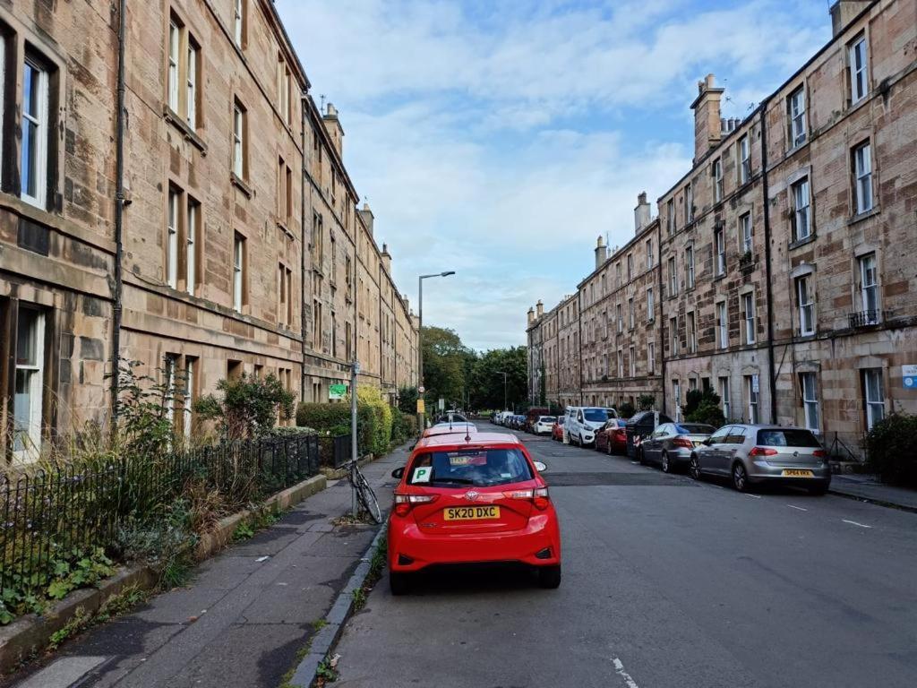 City Centre Flat - Sleep Upto 4 Edinburgh Bagian luar foto