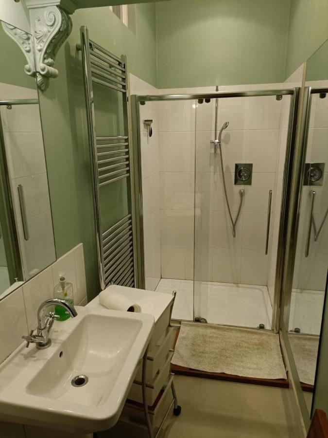 City Centre Flat - Sleep Upto 4 Edinburgh Bagian luar foto