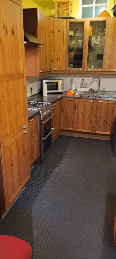 City Centre Flat - Sleep Upto 4 Edinburgh Bagian luar foto
