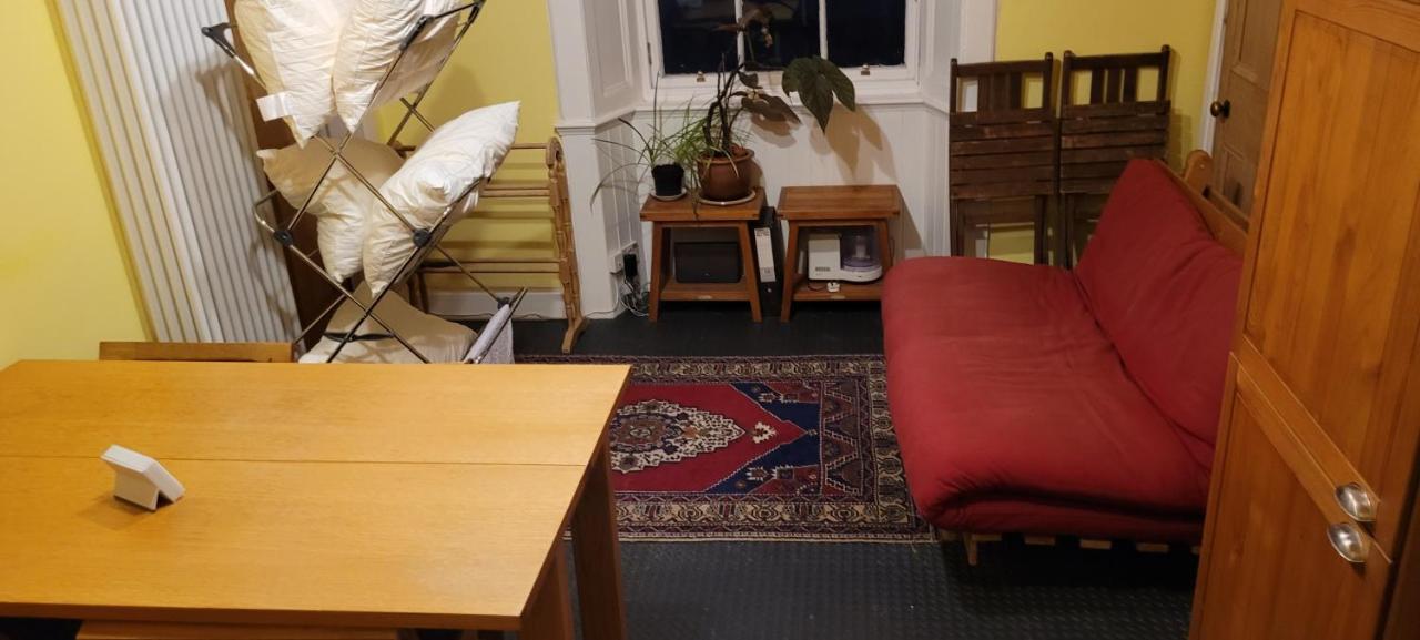 City Centre Flat - Sleep Upto 4 Edinburgh Bagian luar foto