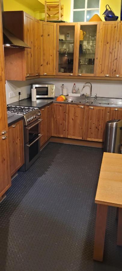 City Centre Flat - Sleep Upto 4 Edinburgh Bagian luar foto