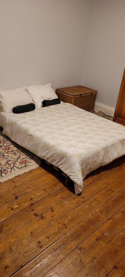 City Centre Flat - Sleep Upto 4 Edinburgh Bagian luar foto