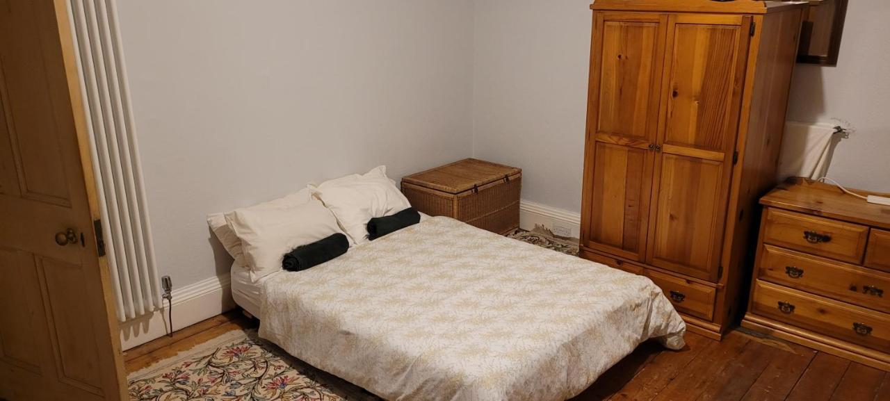 City Centre Flat - Sleep Upto 4 Edinburgh Bagian luar foto